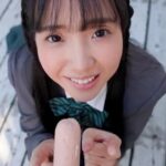 【安田美鈴】男の子の肉棒を静める清純美少女。肉棒をツンツンしながら少し焦らした後、しっかりとお口でのご奉仕を行います。まっすぐの視線は、僕らの心をえぐってしまうのです。
