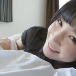 【蒼宮菜緒】あどけない童顔美人さんが、寝ている彼氏に添い寝手コキ。次第に興奮してきた彼氏に「イッちゃだめ」と釘を刺す。飛び出た釘をイジられて釘を刺される。これ如何に。